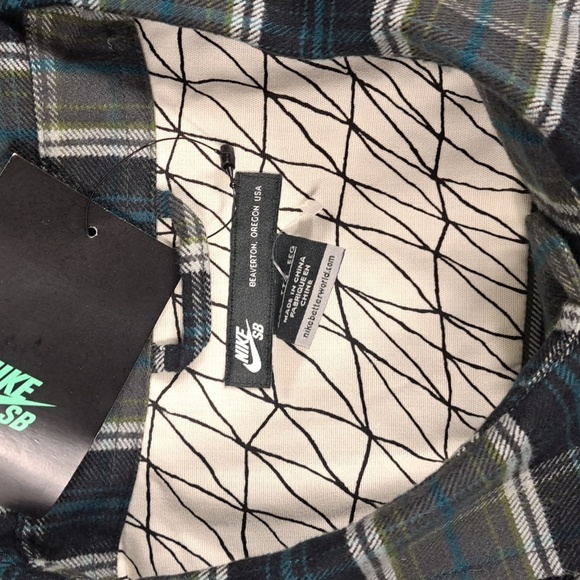 Nike SB Skateboarding gray & black w blue 2XL plaid flannel button-up shirt - Picture 5 of 6